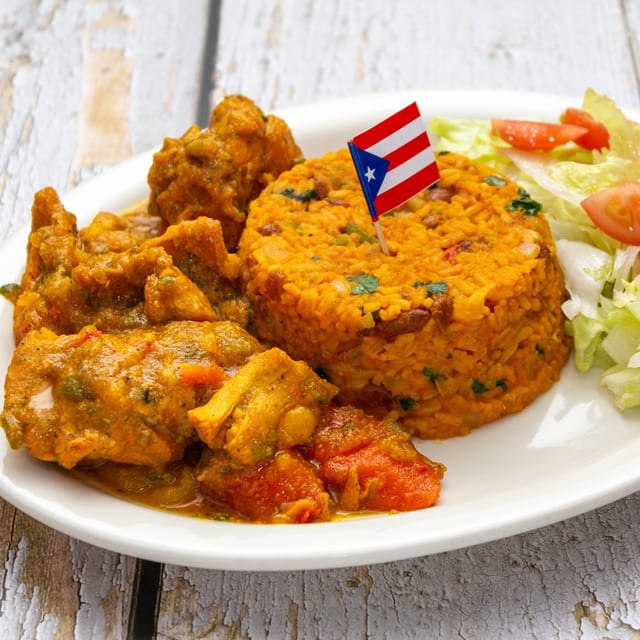 Pollo Guisado Arroz Mamposteo Coditos.