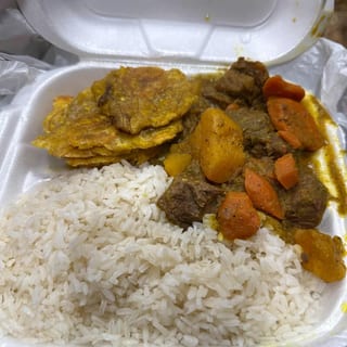 Carne Guisada Arroz B H Tostones