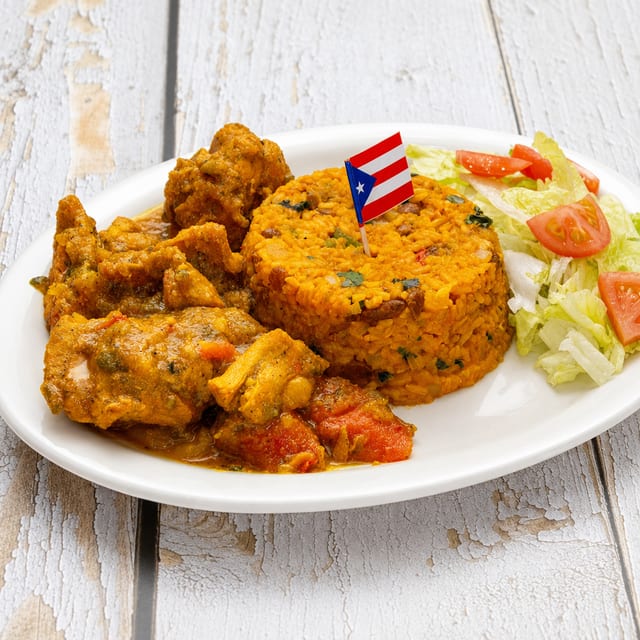 Pollo Guisado Arroz Mamposteo Coditos.